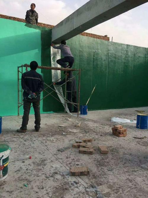胡市镇针对老旧车间地面普遍存在的起砂、裂缝问题
